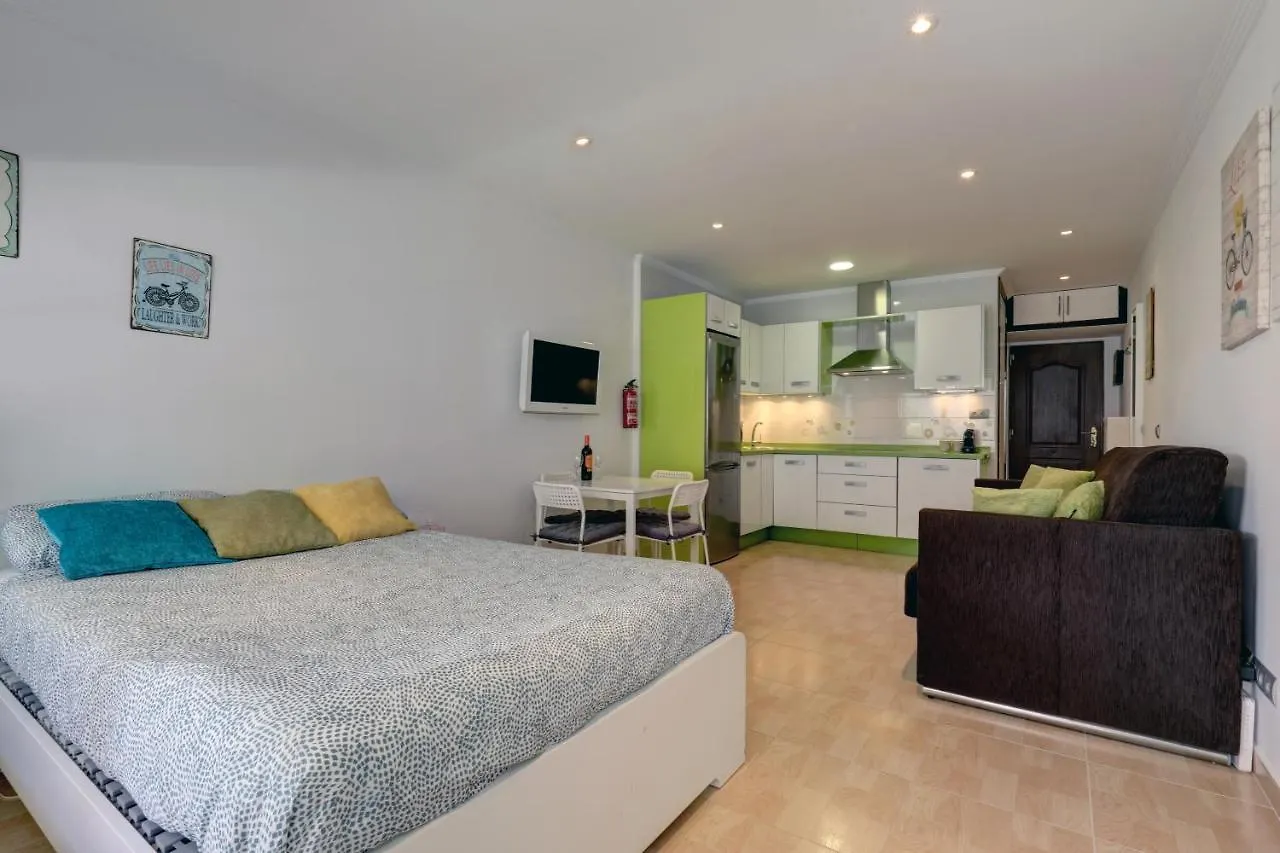 071 - Beachside Studio Perfect For A Family Getaway location