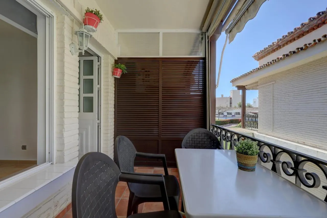 071 - Beachside Studio Perfect For A Family Getaway Apartment Torremolinos 0*,
