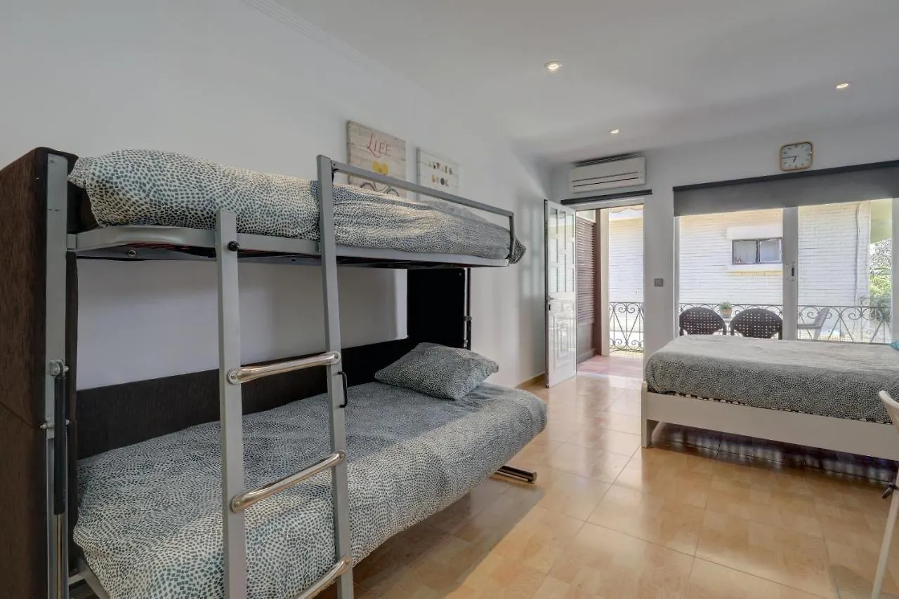 071 - Beachside Studio Perfect For A Family Getaway Apartment Torremolinos